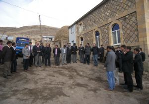 Atasoy övgü topluyor..